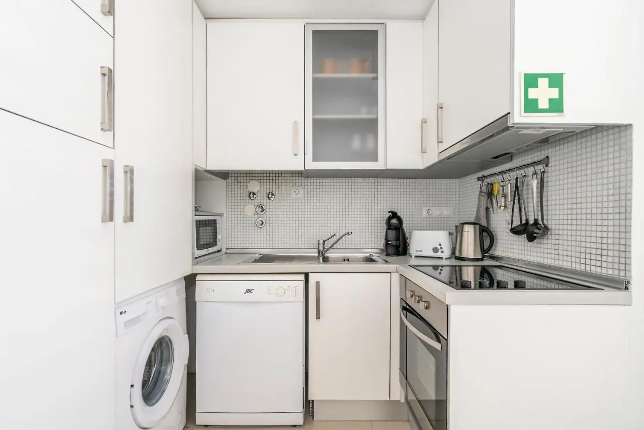 Bright & Spacious 2 Bed Flat 2 Bath W Garage In Lagos Marina Apartment