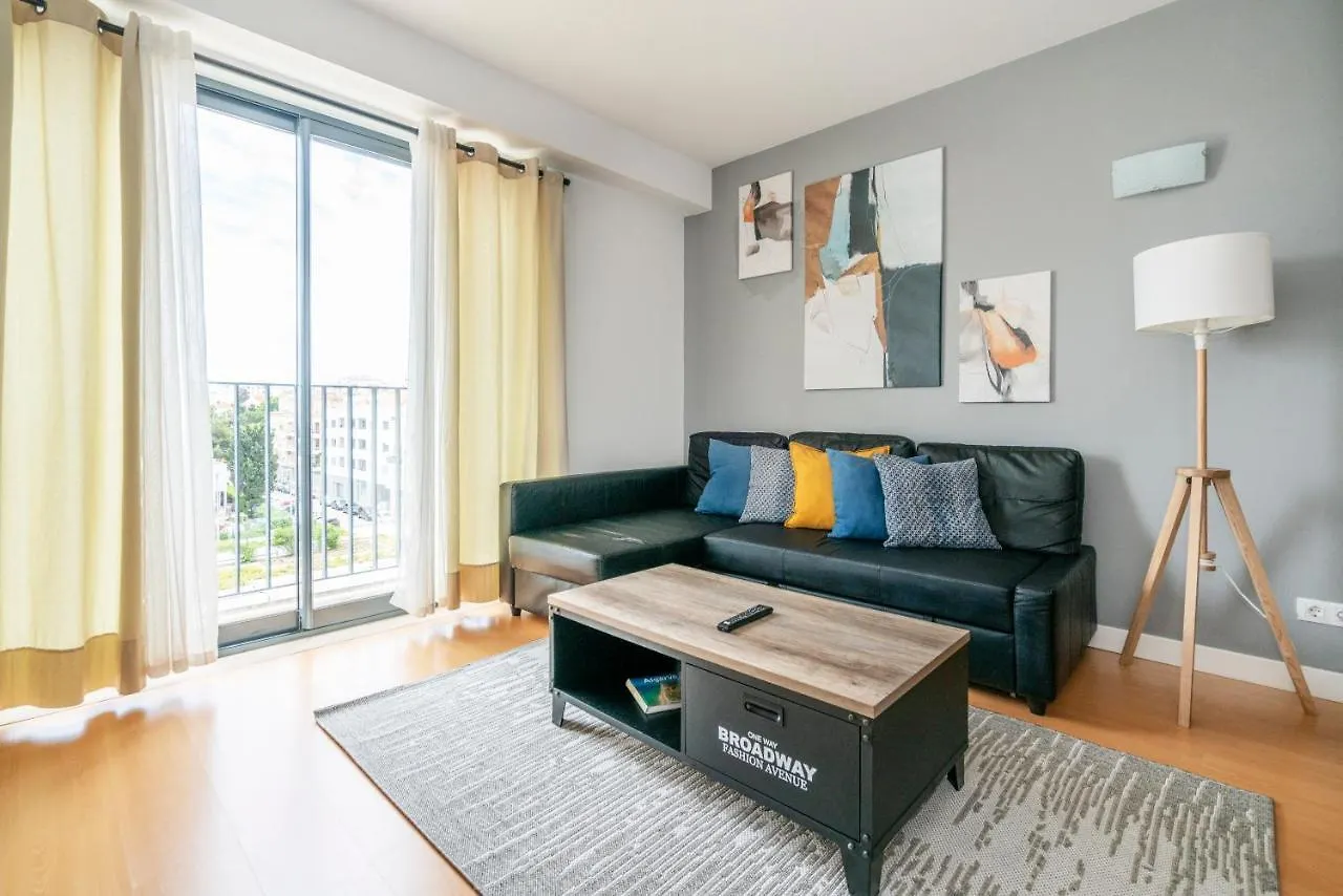 Bright & Spacious 2 Bed Flat 2 Bath W Garage In Lagos Marina 0*,  Portekiz