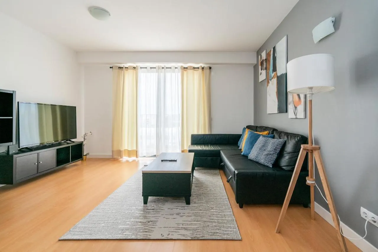 Bright & Spacious 2 Bed Flat 2 Bath W Garage In Lagos Marina Portekiz