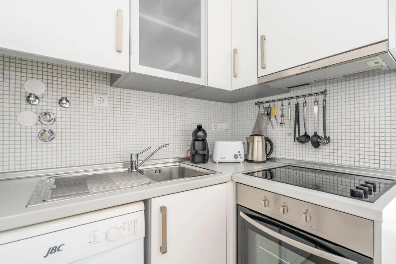 Bright & Spacious 2 Bed Flat 2 Bath W Garage In Lagos Marina Daire