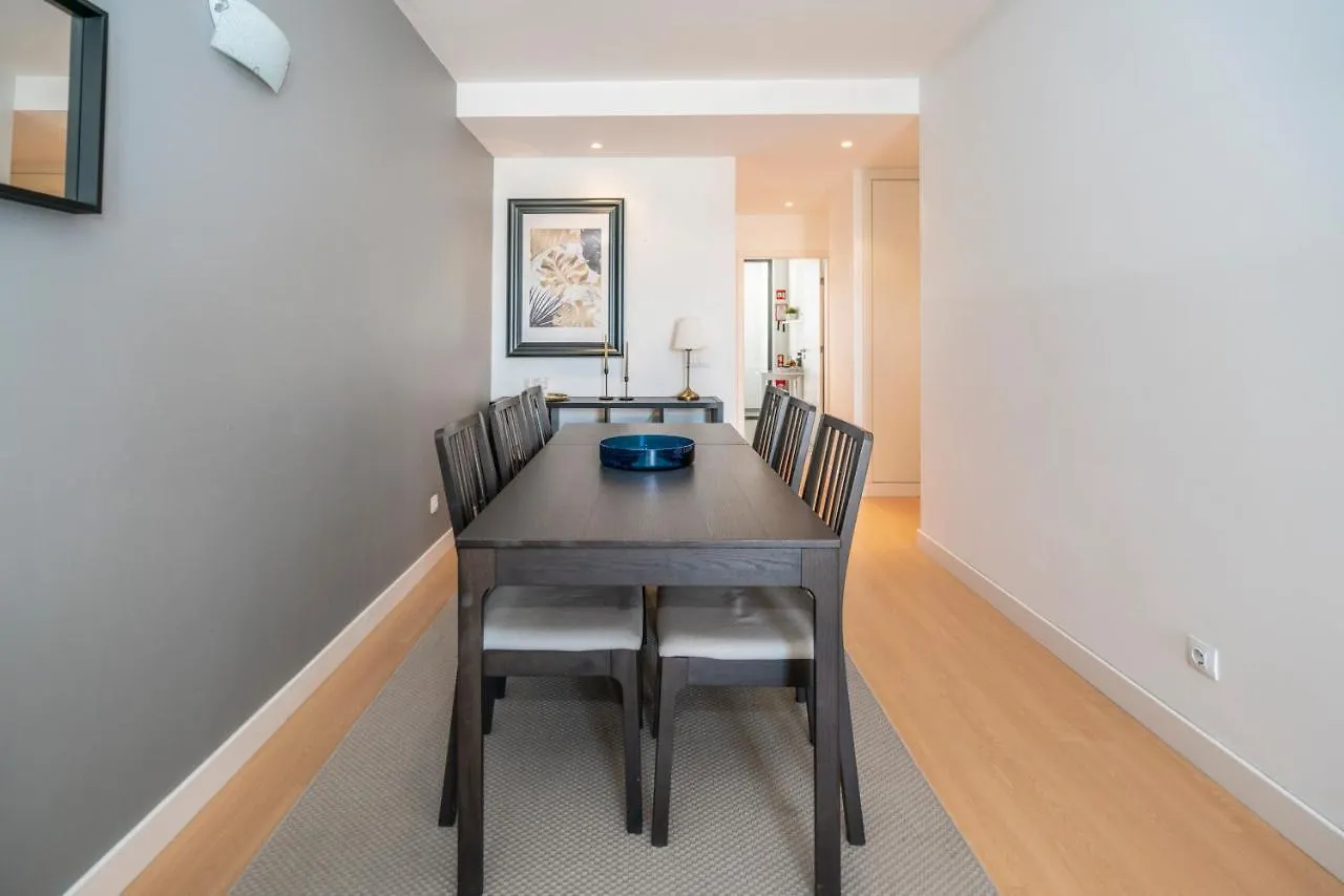 Bright & Spacious 2 Bed Flat 2 Bath W Garage In Lagos Marina